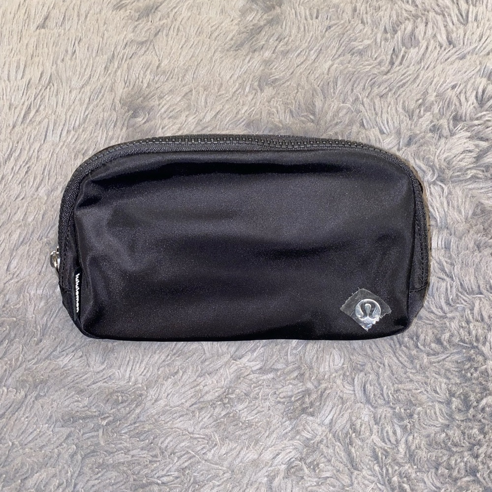 Lululemon Everywhere Belt Bag